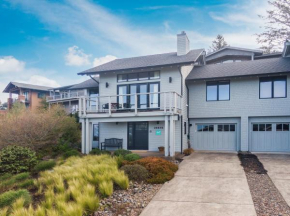 NEW HOME!! Capeside Lookout - Family friendly with luxury amenities and stunning views!